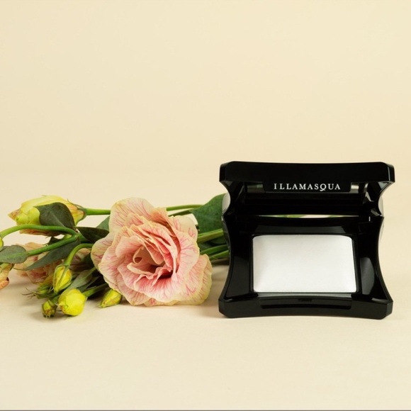 NIB Illamasqua Beyond Powder Highlighter with Flattering Frosted Shimmer NEW! - Picture 3 of 4